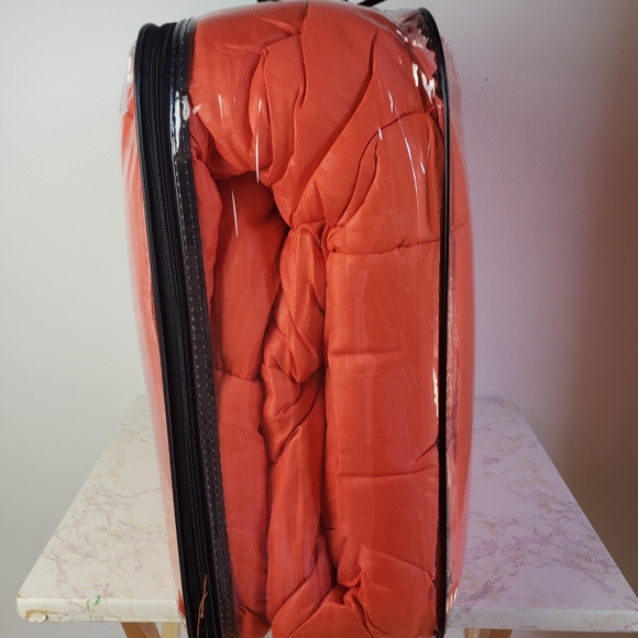 QUEEN SIZE COMFORTER - Picture 4 of 4